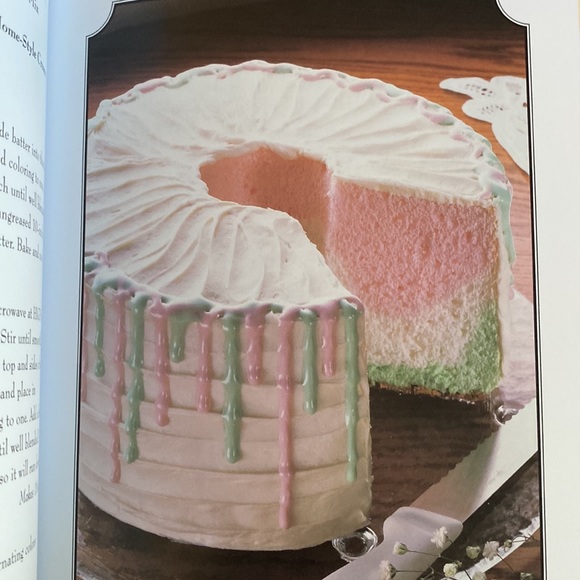 Duncan Hines Classic Recipes Cookbook - Picture 11 of 16